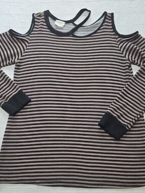 143 Story by Line Up Striped Cold-Shoulder Long Sleeve Top  Women's Size Small
